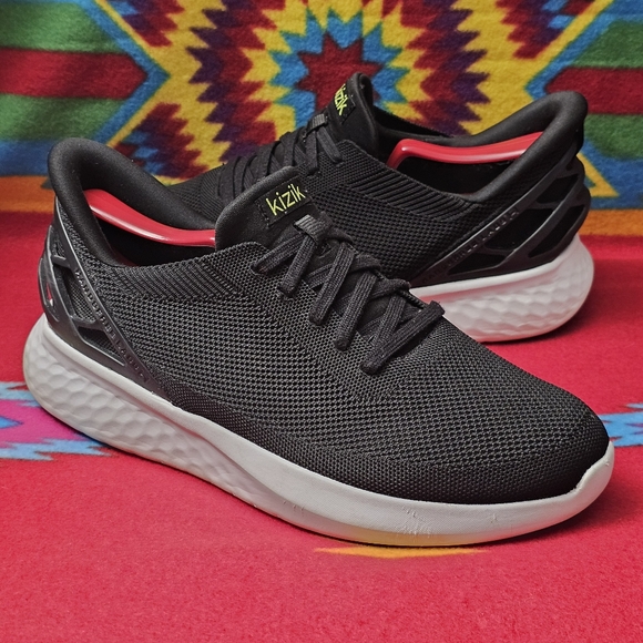 Kizik Athens Hands Free Athletic Sneakers Men's 9 Wide / Womens 10.5 Wide Black - Picture 1 of 13